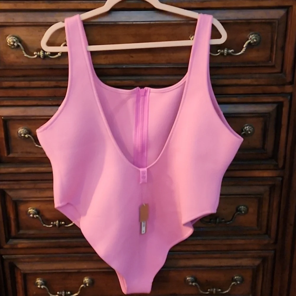 SKIMS ONE PEICE SPORT SWIMSUIT